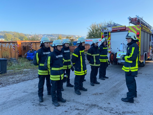 FW-EN: Dreizehn neue Einsatzkräfte für die Feuerwehr