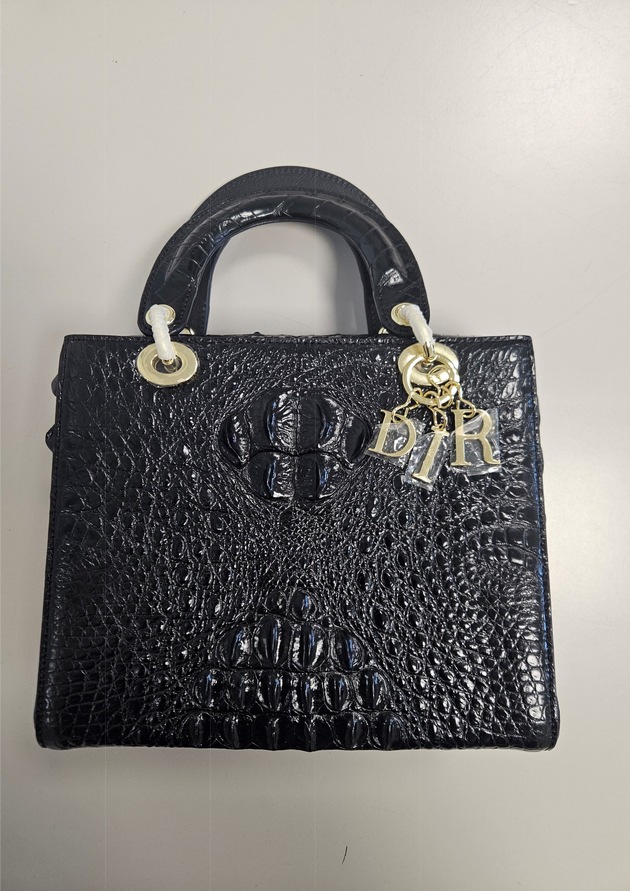 HZA-OS: Osnabrücker Zoll stoppt die Einfuhr einer Handtasche aus Krokodilleder