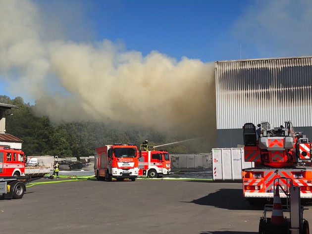 FW-GL: Schlussmeldung zum Großbrand in Bergisch Gladbach-Bockenberg