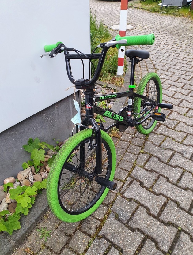 POL-NE: Streifenbeamte kontrollieren 17-Jährigen auf Rad ohne Licht: BMX sichergestellt - Wem gehört das Bike? (Foto anbei)