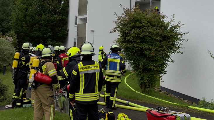 FW Königswinter: Gemeldeter Zimmerbrand in Wohneinrichtung stellt sich als angebranntes Essen heraus