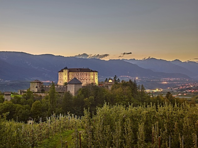 Trenino dei Castelli | Mit Bus und Bahn zu den schönsten Schlössern des Trentino