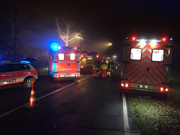 FW-OE: Nächtlicher Verkehrsunfall