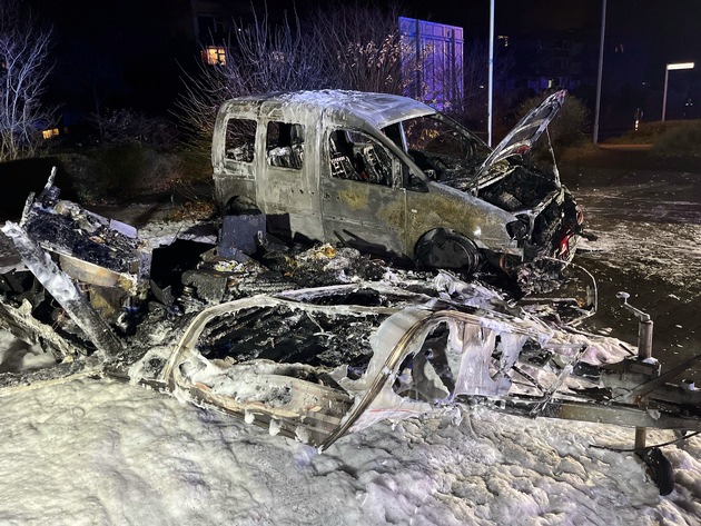 POL-ME: Auch Wohnmobil und Caddy brannten: Polizei ermittelt - 2512032