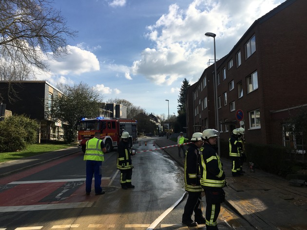 FW-Erkrath: Brandmeldealarm Geschäftshaus und Wasserrohrbruch Kreuzstraße ++