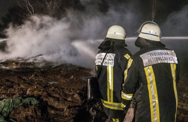 FW-BO: Brennendes Stroh in Bergen - Abschlussmeldung