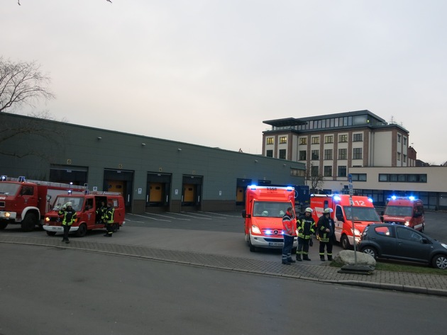 FW-AR: Parkhaus Neheim nach Gasgeruch evakuiert und gesperrt