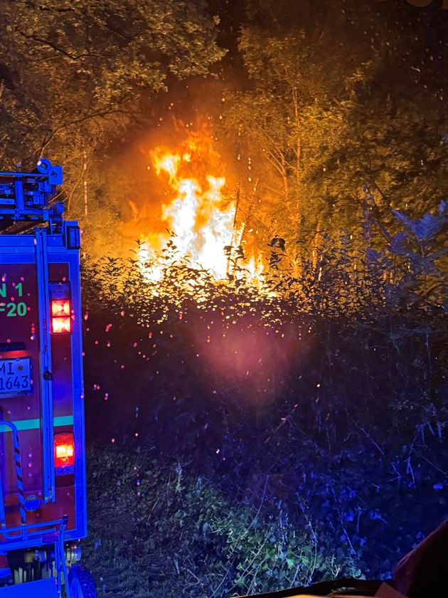 FW Minden: Gartenlaubenbrand am Südfriedhof