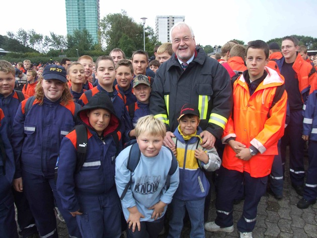 FW-LFVSH: Was für ein Bild: 4080 Jugendfeuerwehrangehörige im Hansa-Park