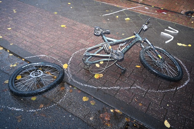 POL-STD: Bisher unbekannter Fahrradfahrer bei Unfall in Stade lebensgefährlich verletzt