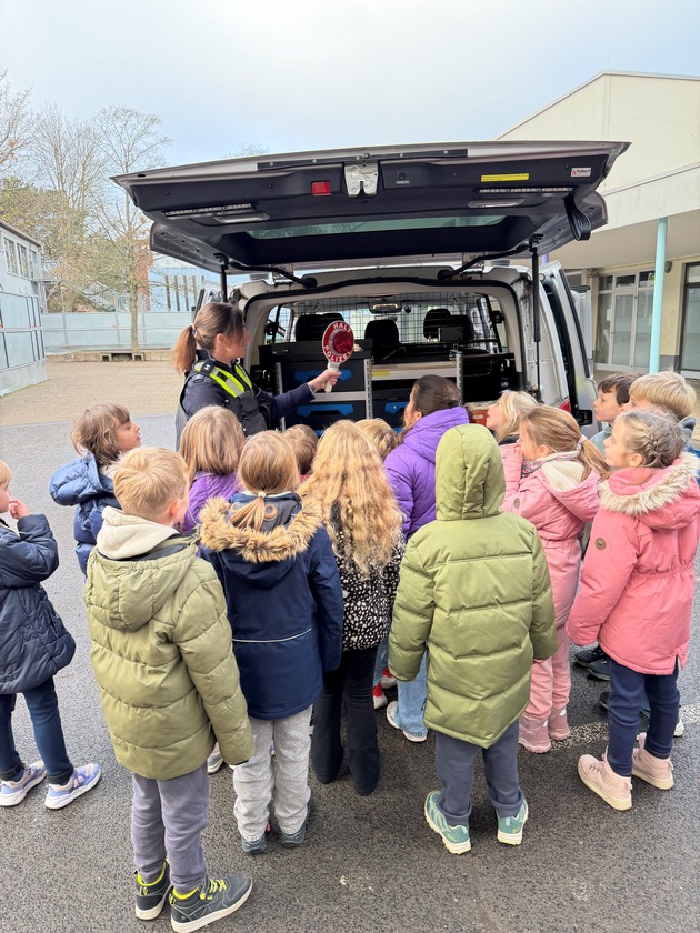 POL-DN: Polizei Düren beteiligt sich am Bundesvorlesetag - Frühzeitige Begegnungen stärken Vertrauen