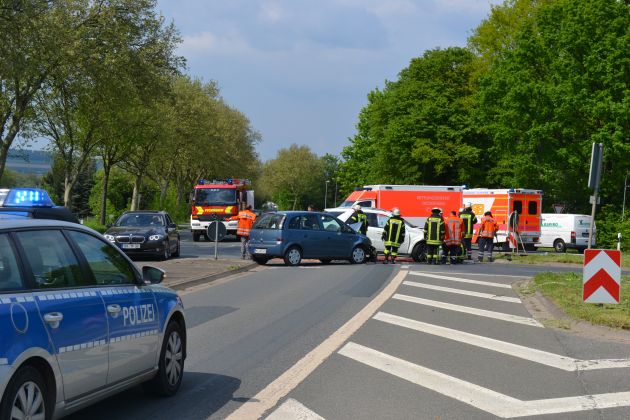POL-HI: Bockenem - Abbiegeunfall fordert zwei Verletzte ** hoher Sachschaden