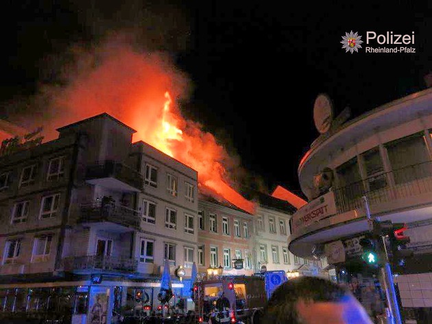 POL-PPWP: Großbrand in der Altstadt