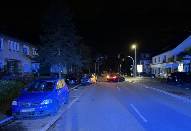 POL-RBK: Bergisch Gladbach - Verkehrsunfall unter Alkoholeinfluss - fünf Pkw beschädigt