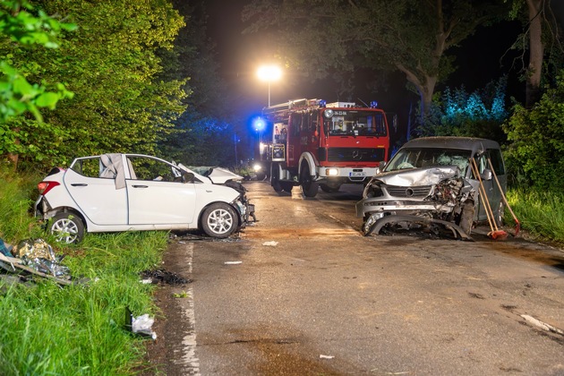 FW-SE: Frontalzusammenstoß zwischen zwei Personenkraftwagen