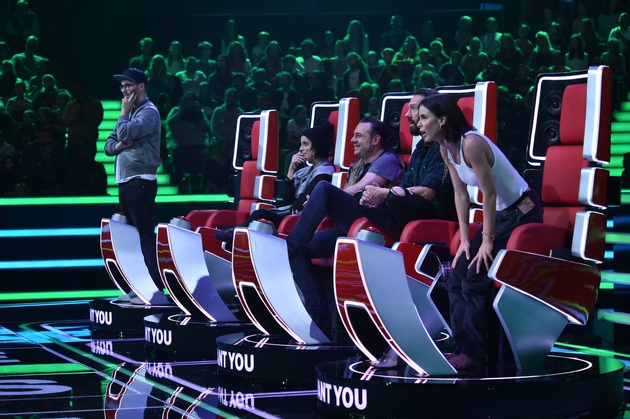 Verkehrte Welt bei "The Voice Kids": Das Augsburger Geschwister-Duo Mimi und Josefin trösten die weinende Lena Meyer-Landrut