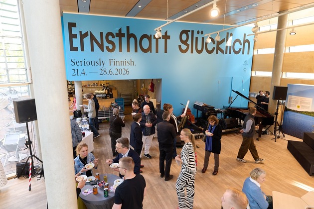 Finnisches Glück ist mehr als ein Lächeln: Erfolgreicher Auftakt für Ausstellung „Ernsthaft glücklich“ in Berlin