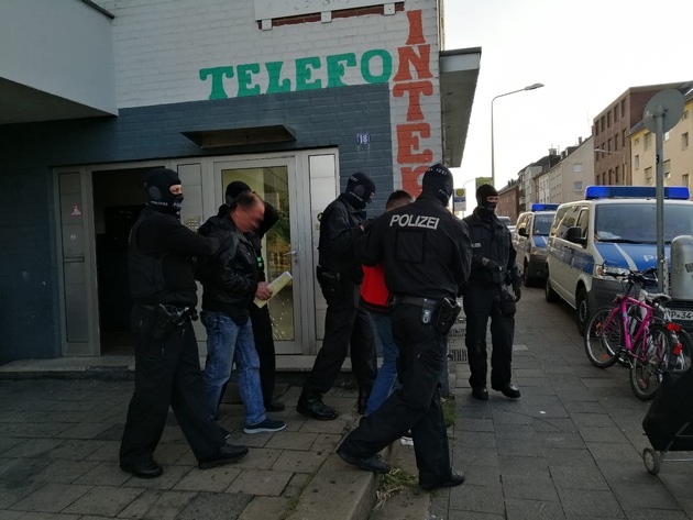 BPOLD PIR: Gemeinsame Einsatzmaßnahmen von der Staatsanwaltschaft Aachen, Zollfahndung und Bundespolizei zerschlagen Bande von Schleusern und Steuerbetrügern