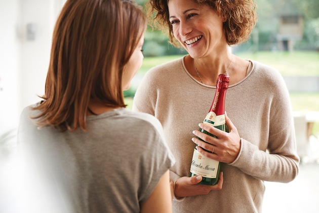 Rotkäppchen mit aufmerksamkeitsstarker Aktion: Jede Sektflasche wird zum einzigartigen Botschafter