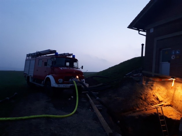FW Borgentreich: Feuerwehr Borgentreich unterstützt bei der Wasserversorgung in Stadtgebiet Borgentreich