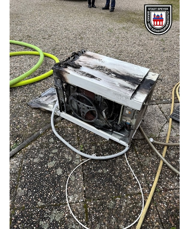 FW Speyer: Kellerbrand in Speyer am Nachmittag den 04.04.2026