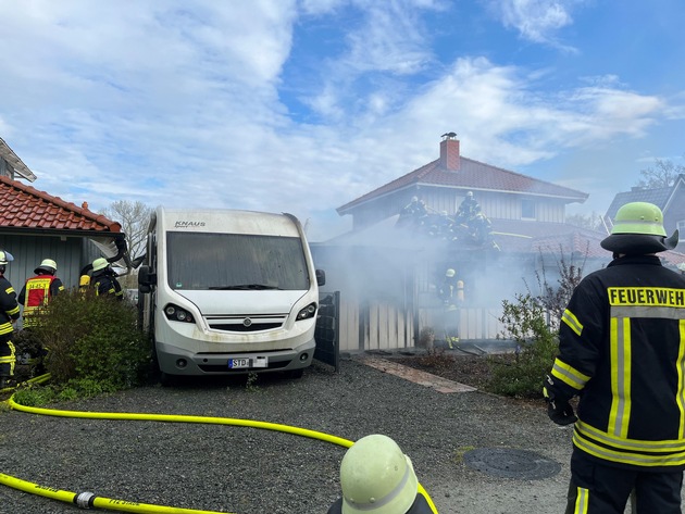 POL-STD: Feuer in Burweg greift von Schuppen auf Wohnmobil und Haus über - 350.000 Euro Sachschaden