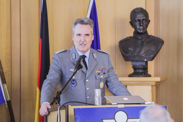 Mit einer akademischen Feierstunde wurde am 10. Juli 2017 im Bundesministerium der Verteidigung in Bonn das 60-jährige Bestehen der Wehrpharmazie gefeiert.