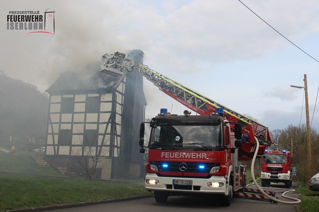 FW-MK: Dachstuhlbrand in Iserlohn-Bilveringsen