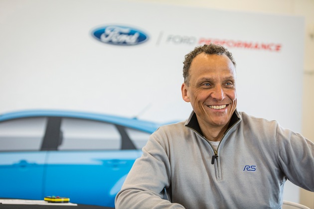 Britische Fachzeitschrift Autocar kürt Ford Focus RS-Chefentwickler Tyrone Johnson zum &quot;Ingenieur des Jahres&quot;