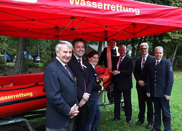 FW-E: Essener Wasserrettungskonzept durch Schlauchboot erweitert, DLRG nimmt &quot;Franzi&quot; in Betrieb