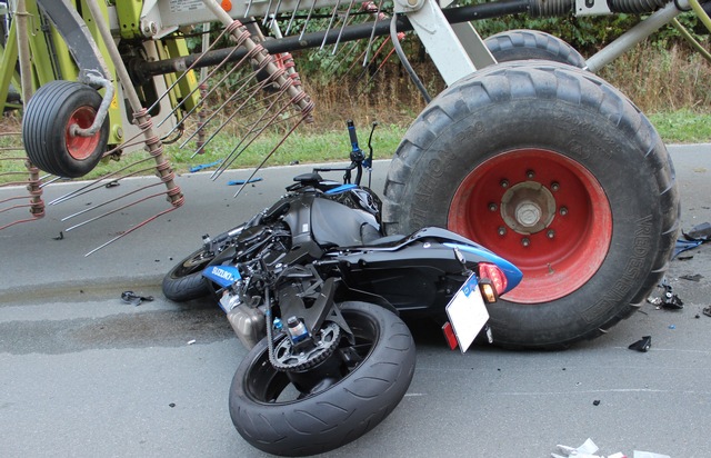 POL-OE: Verkehrsunfall mit schwer verletzter Motorradfahrerin