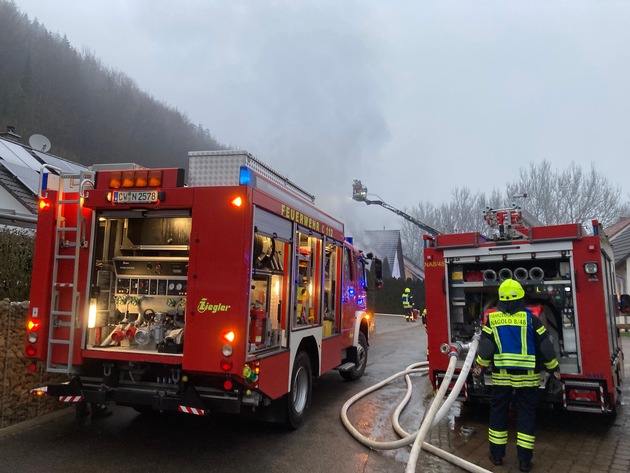 KFV-CW: Feuerwehr verhindert Dachstuhlbrand in Nagold-Gündringen / Keine Verletzte / 50.000 Euro Schaden