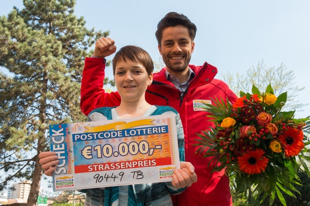 Ein Postcode, zwei Gewinnerinnen - zweimal 10.000 Euro