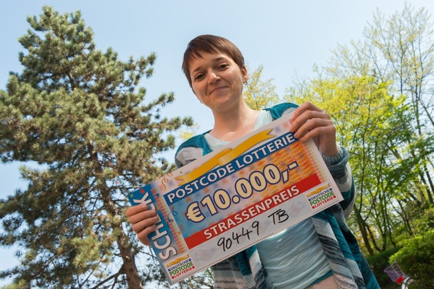 Ein Postcode, zwei Gewinnerinnen - zweimal 10.000 Euro