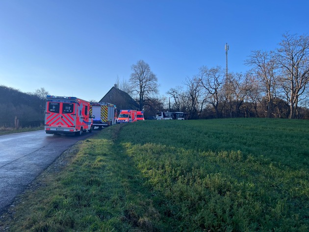 FW-EN: Wetter - zwei kleinere Hilfeleistungseins&auml;tze sowie ein Verkehrsunfall mit Linienbus