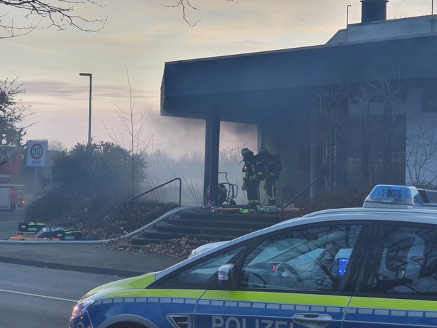 FW-Erkrath: Feuermeldung im ehemaligen Gemeindezentrum Unterfeldhaus