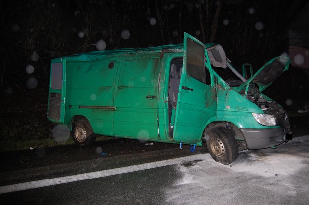 POL-PDKL: A62/Kusel, Kleintransporter überschlägt sich