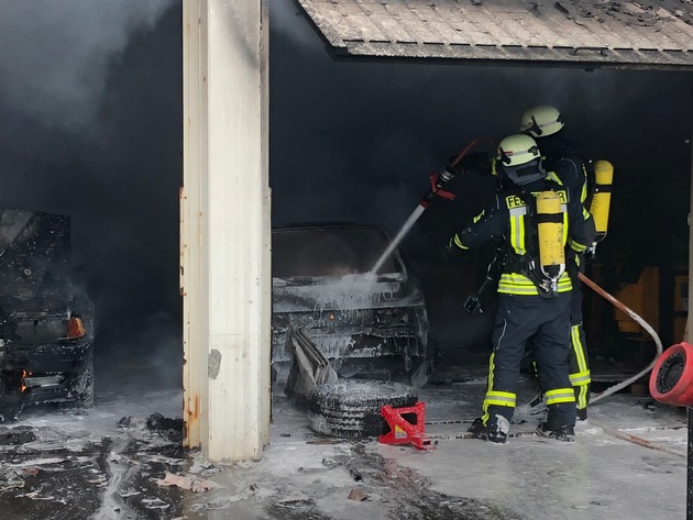 FW Lage: Feuer 2 / Garagenbrand - alte Molkerei Lage - 1.5.2019 - 12:07 Uhr