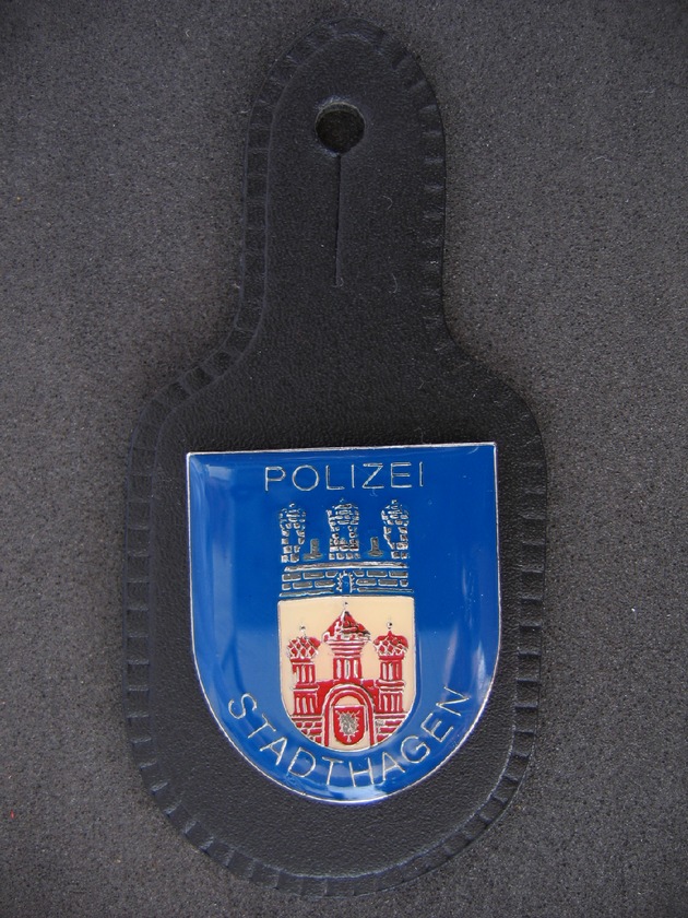 POL-STH: Stadtwappen schmückt Stadthäger Polizeiuniform