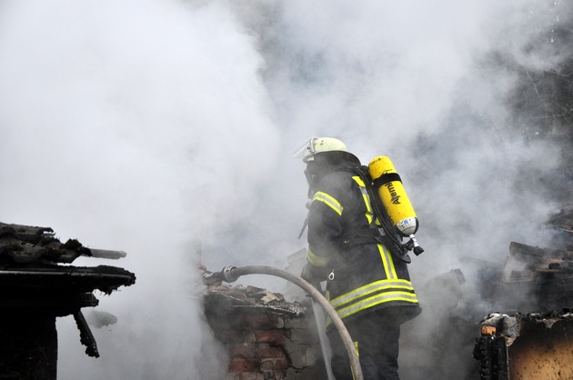 POL-WL: Frau stirbt bei Feuer in Wohnhaus