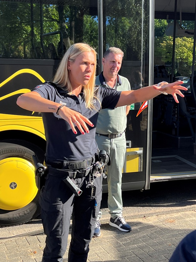 POL-LG: &quot;Sicher statt hektisch&quot; - Bustraining mit der Polizei - Fünftklässler der Oberschule (ObS) Bad Bodenteich meistern den Busalltag