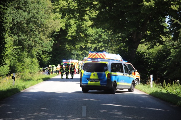 FW-SE: Schwerer Verkehrsunfall mit zwei eingeklemmten Insassen