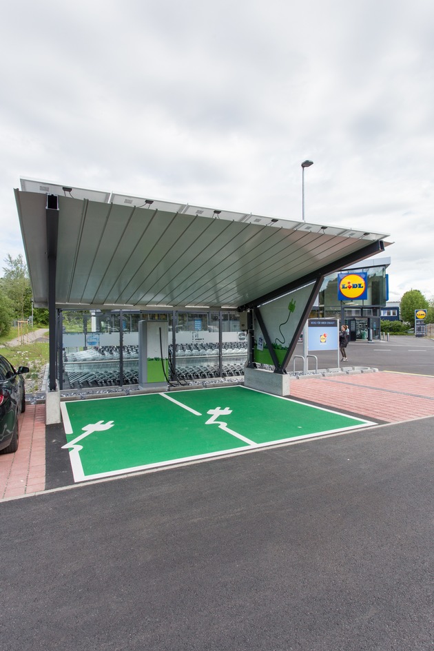 E-Tankstellen: Lidl Schweiz knackt 200'000er-Marke / Anzahl Ladevorgänge und Tanksäulen stetig gesteigert