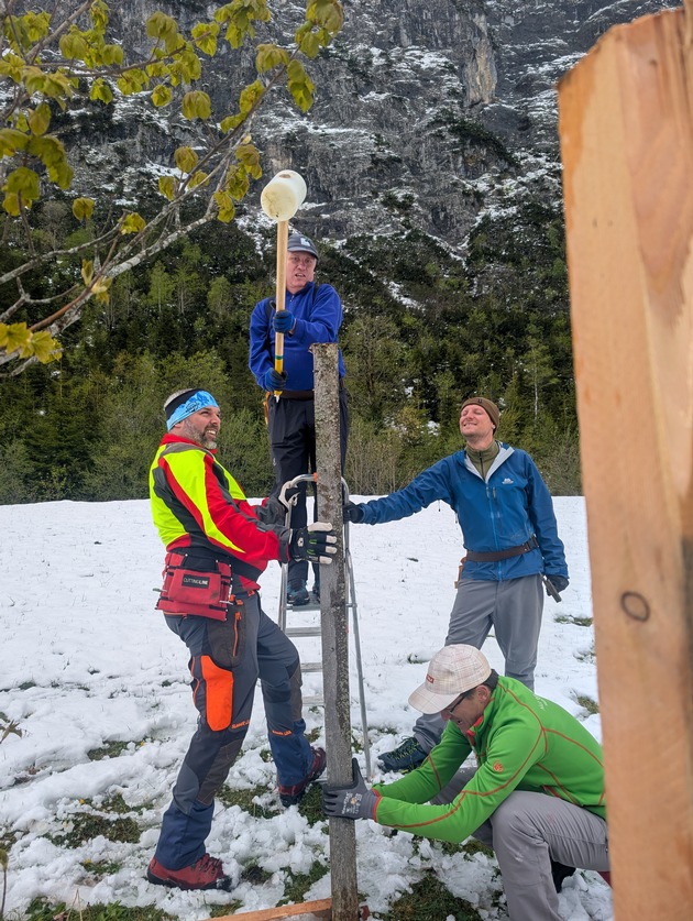 Internationaler Tag der biologischen Vielfalt / Biodiversit&auml;t braucht Pflege zum Mitmachen / lavera unterst&uuml;tzt Hochalmpflege im Naturpark Karwendel