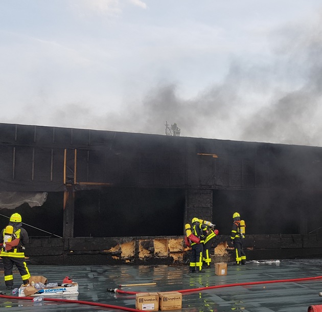 FW-F: Brand einer Turnhalle in Praunheim, Ergänzung zur Pressemeldung vom 20.07.18