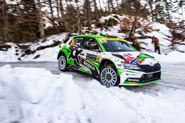 Rallye Monte Carlo: Von SKODA Motorsport unterstützter Andreas Mikkelsen gewinnt WRC2