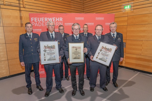 FW Paderborn: Jahreshauptversammlung der Feuerwehr Paderborn in der Mehrzweckhalle Dahl