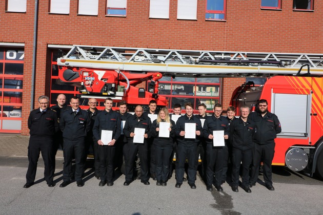 FW Mettmann: Zehn neue freiwillige Feuerwehrleute in der Einsatzabteilung der Feuerwehr Mettmann