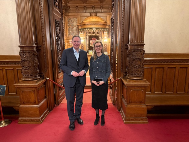 Regierungschefin-Stellvertreterin Sabine Monauni zu politischen Gesprächen und Vernissage in Hamburg