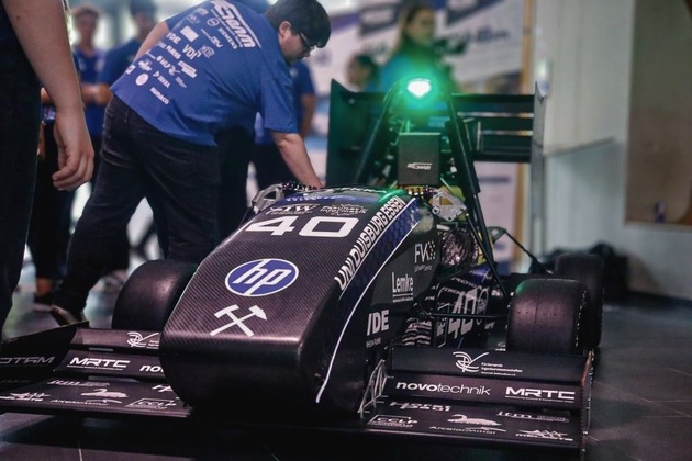 Vom H&ouml;rsaal auf die Rennstrecke: E-Team pr&auml;sentiert neuen elektrischen Rennwagen